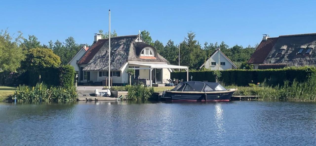 Vakantiehuis Aan Het Water In Friesland Sint Nicolaasga Ngoại thất bức ảnh