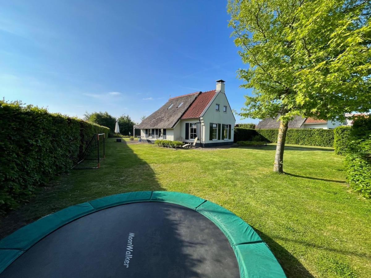 Vakantiehuis Aan Het Water In Friesland Sint Nicolaasga Ngoại thất bức ảnh