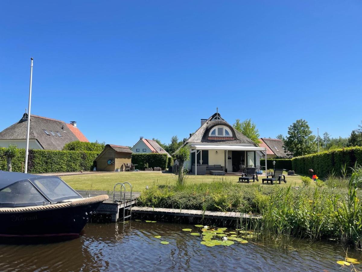 Vakantiehuis Aan Het Water In Friesland Sint Nicolaasga Ngoại thất bức ảnh