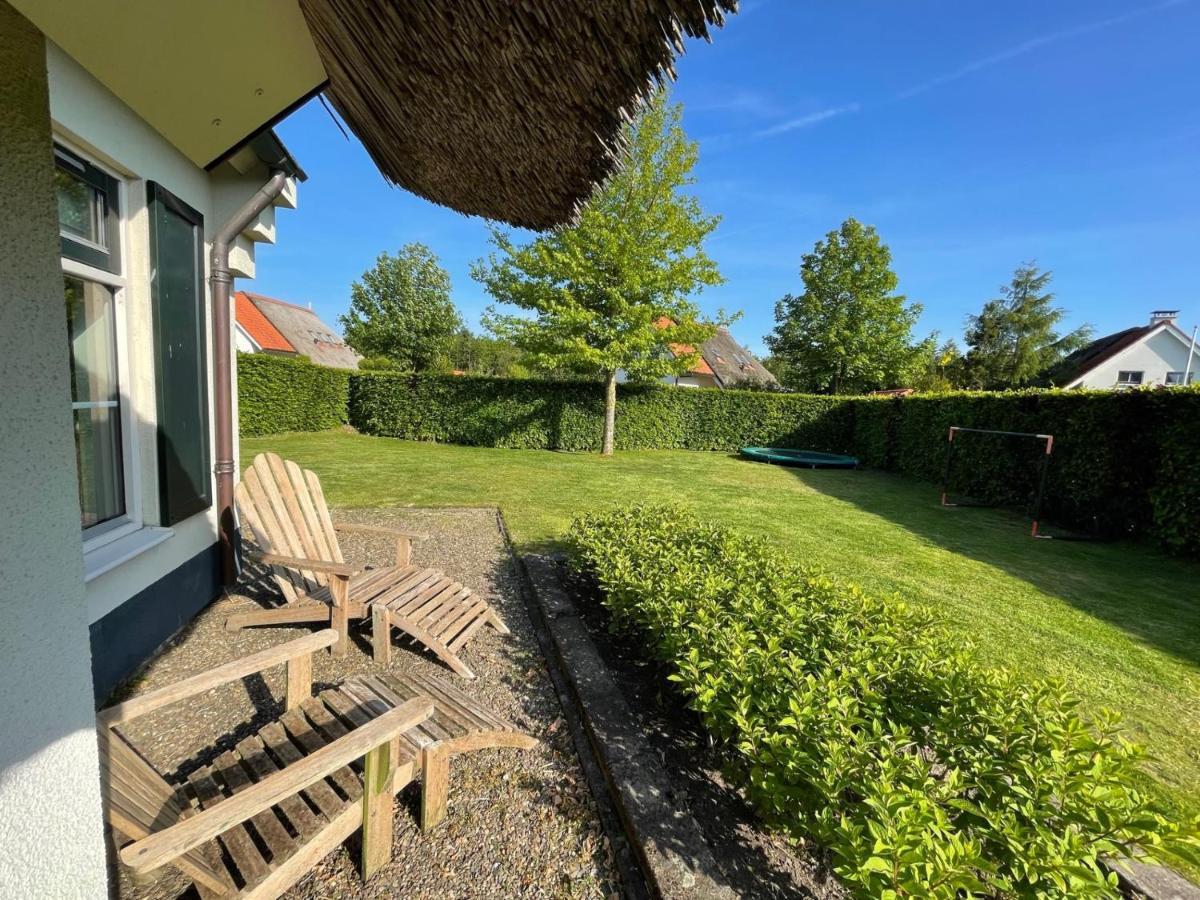 Vakantiehuis Aan Het Water In Friesland Sint Nicolaasga Ngoại thất bức ảnh